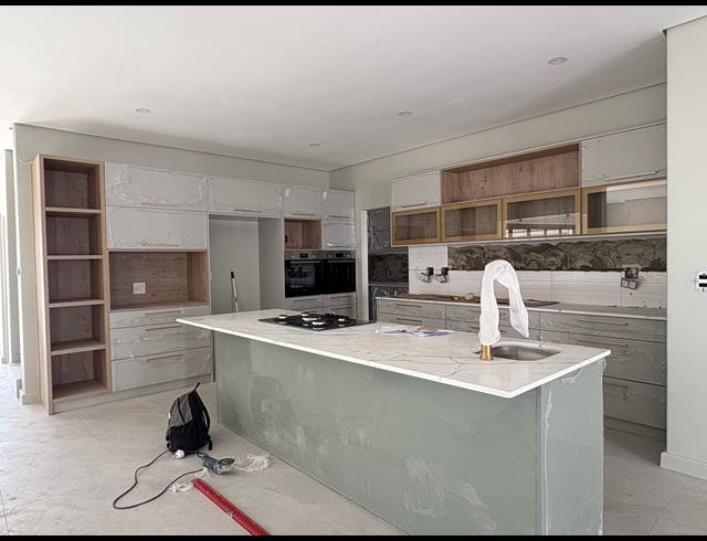 5 BEDROOM HOUSE FOR SALE IN SANDOWN